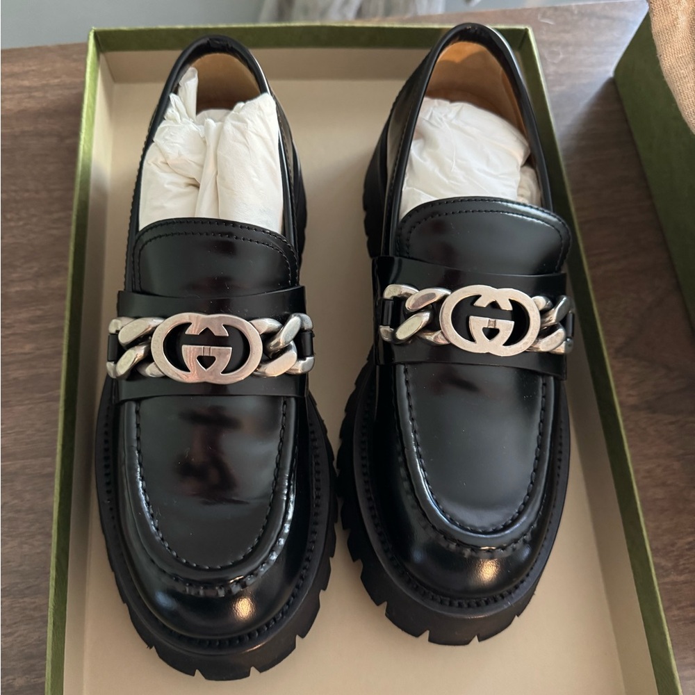 Gucci Black Flats with Decorative Metal Embellishment